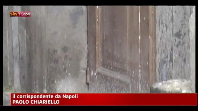 Napoli, incuria e degrado nel Palazzo Reale