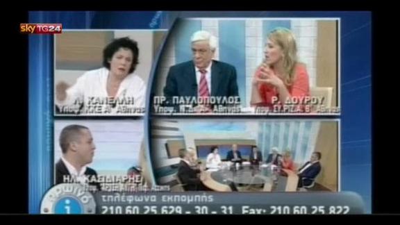 Grecia, esponente Alba dorata aggredisce due colleghe in Tv