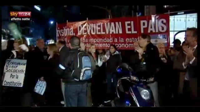 Effetto Notte-Argentina: suon di pentole contro corruzione
