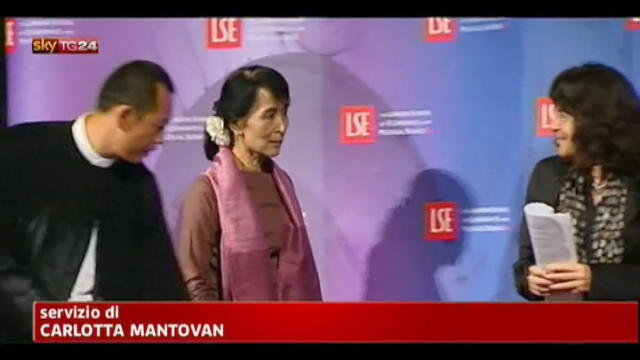 Aung San Suu Kyi in Gran Bretagna dopo 24 anni