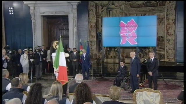 Napolitano consegna le bandiere a Vezzali e De Pellegrin