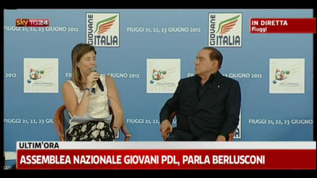 Assemblea Giovani PDL, Berlusconi scherza durante l'incontro