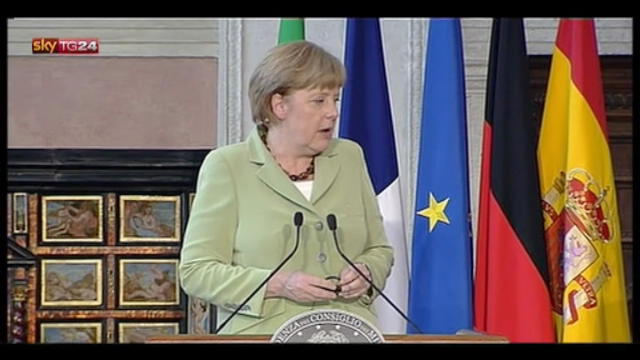 Crisi, Merkel: Eurobond soluzione dannosa