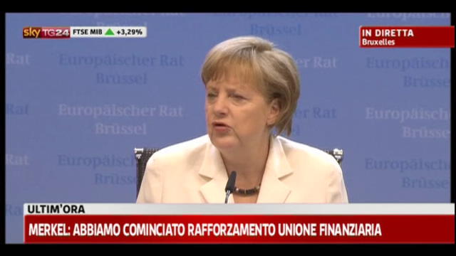 Conferenza stampa Angela Merkel: con Monti parlato di calcio