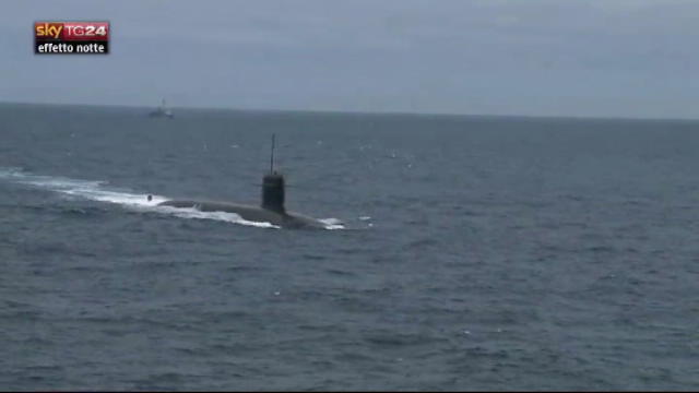 Lost & Found: Hollande visita un sottomarino nucleare