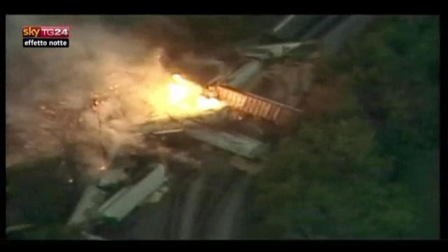 Effetto notte - Usa, treno in fiamme evacuata vasta area