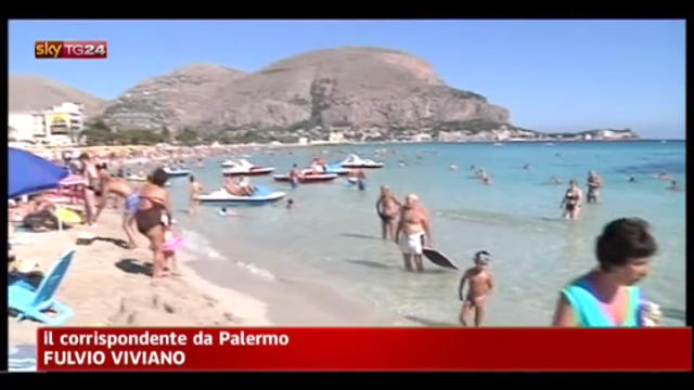 Palermo, la spiaggia di Mondello non sente la crisi