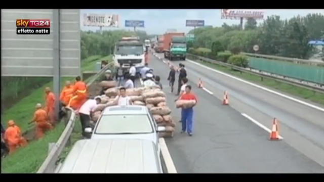 Effetto Notte-Cina, tir salta corsia in autostrada:5 feriti