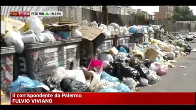Palermo, allarme immondizia dopo l'incendio in discarica