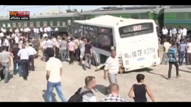 Effetto Notte,Azerbaijan, collisione tra bus e treno:6 morti