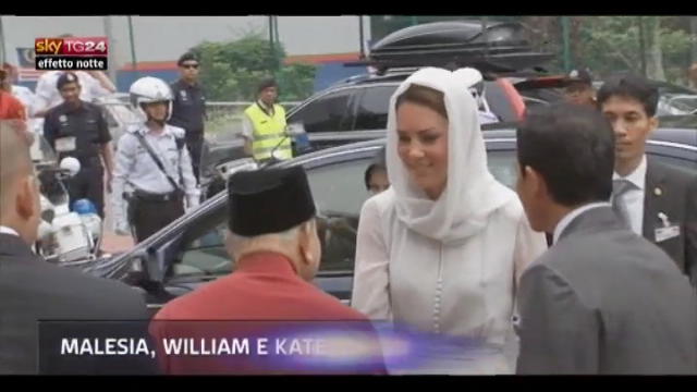 Lost & found - Malesia, William e Kate visitano la moschea