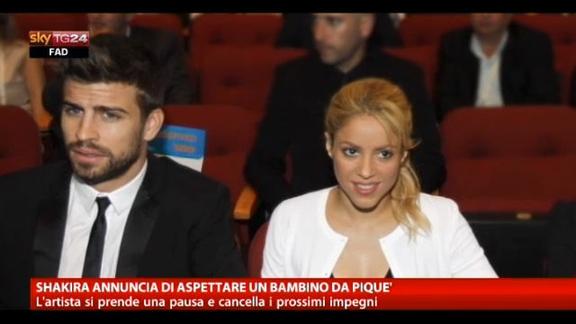 Shakira annuncia di aspettare un bambino da Piquè
