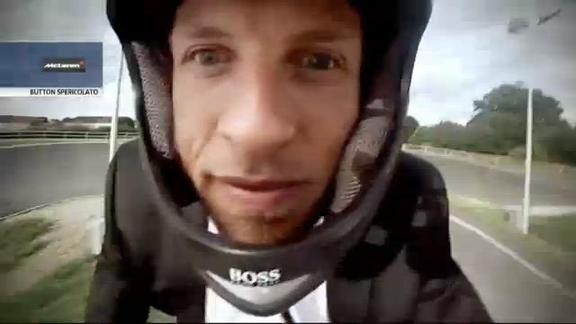 Jenson Button spericolato in Bmx