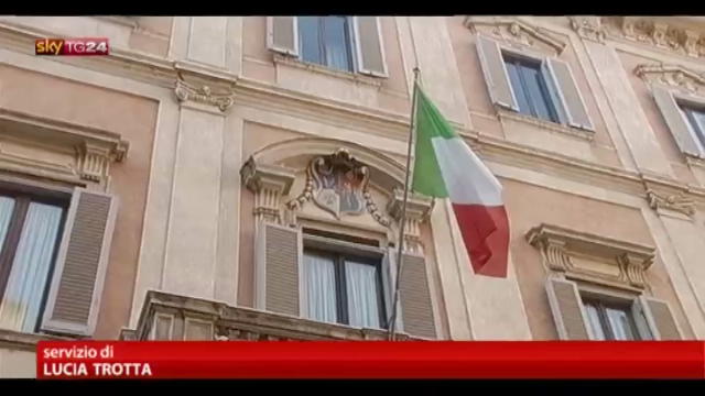 Tensioni Pdl e scontro Fini, per Berlusconi compleanno amaro