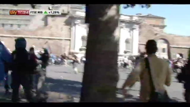 Corteo Roma, questura: manifestanti hanno lanciato pietre