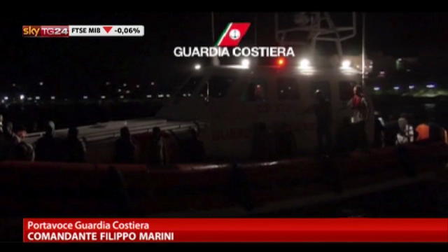 Lampedusa, nella notte soccorso barcone con 109 migranti