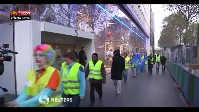 Effetto notte, Parigi: manifestazione lavoratori Peugeut