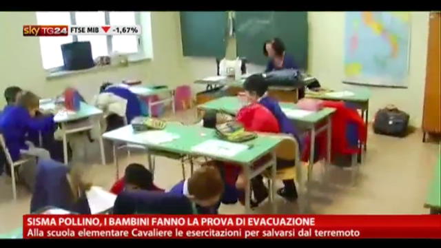 Sisma Pollino, i bambini fanno la prova di evacuazione