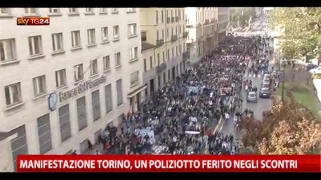 Manifestazione Torino, un poliziotto ferito negli scontri