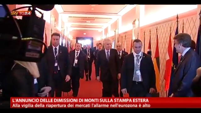 L'annuncio delle dimissioni di Monti sulla stampa estera