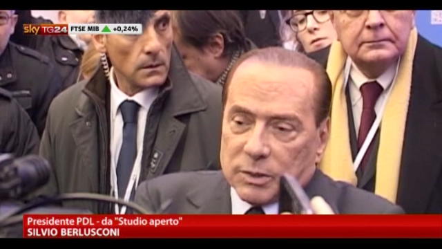 Berlusconi: aspetto risposta Monti, intanto resto in campo