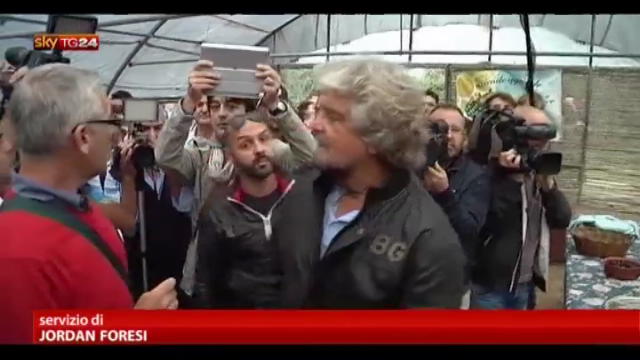 Primarie PD, Beppe Grillo: sono buffonarie