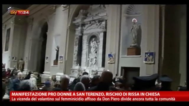 Manifestazione donne a San Terenzo, rischio rissa in Chiesa