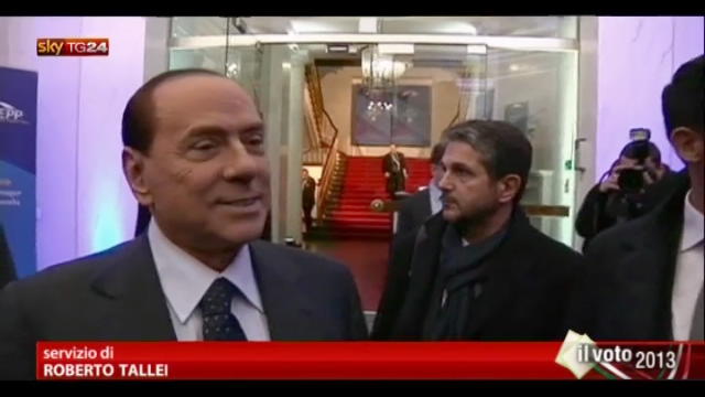 Berlusconi: chi vota Monti si prende anche Bersani e Vendola
