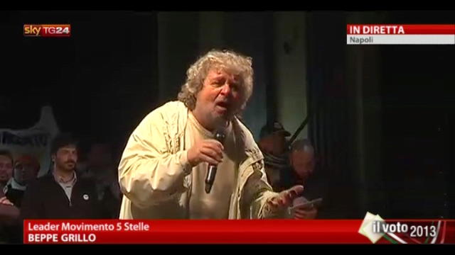 Lo "Tsunami tour" di Beppe Grillo in Campania