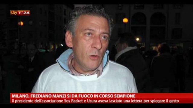 Milano, Frediano Manzi si da fuoco in corso Sempione