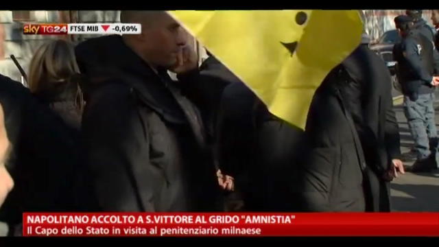 Napolitano accolto a S. Vittore al grido "Amnistia"