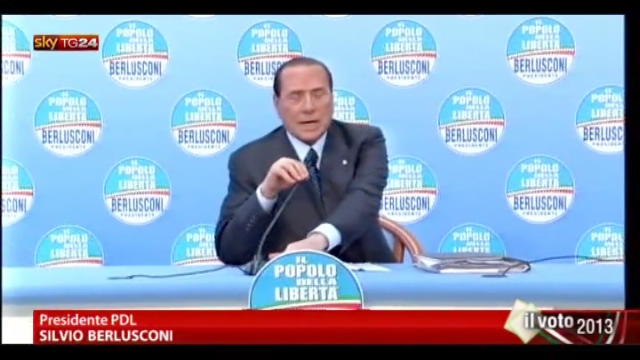 Berlusconi in risposta a Bersani:"Sotto le macchie un leone"