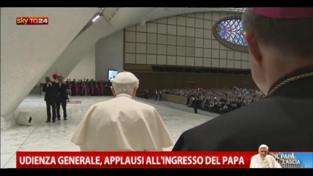 Udienza generale, applausi all'ingresso del Papa