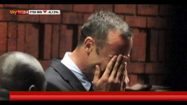 Pistorius in lacrime, inquirenti: omicidio premeditato