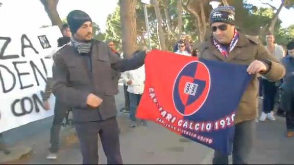 Cagliari, cori per Cellino fuori dal carcere