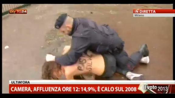 Contestazioni del gruppo "Femen" al voto di Berlusconi