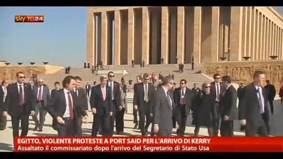 Egitto, violente proteste a Port Said per l'arrivo di Kerry