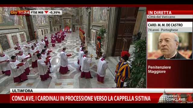Conclave, cardinali in processione verso la Cappella Sistina