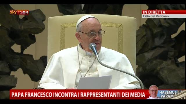 Il Papa ai media: ho scelto nome Francesco, uomo di pace