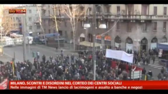 Milano, scontri e disordini nel corteo dei centri sociali