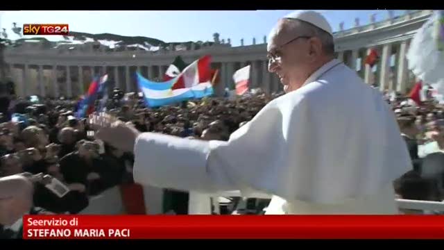 Cerimonia di inizio pontificato, il Papa tra la gente