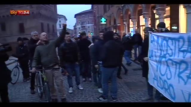 Folla a Ferrara a sostegno della famiglia Aldrovandi