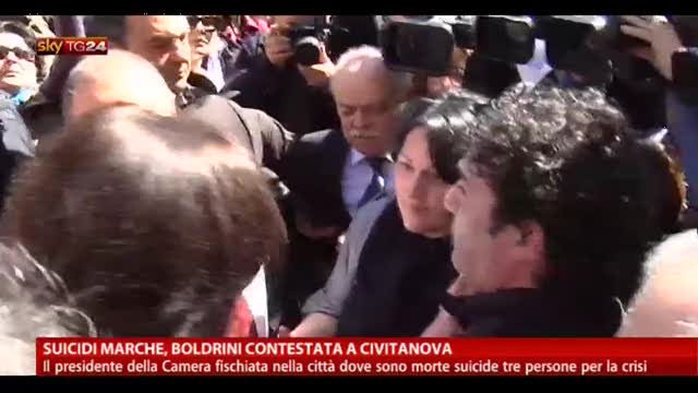 Suicidi Marche, Boldrini contestata a Civitanova