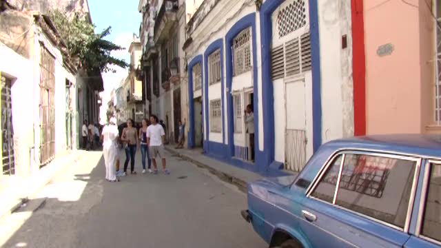 Bobo e Marco i re del ballo a Cuba: a spasso con la guida