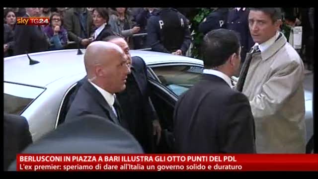 Bari, Berlusconi illustra gli otto punti del Pdl