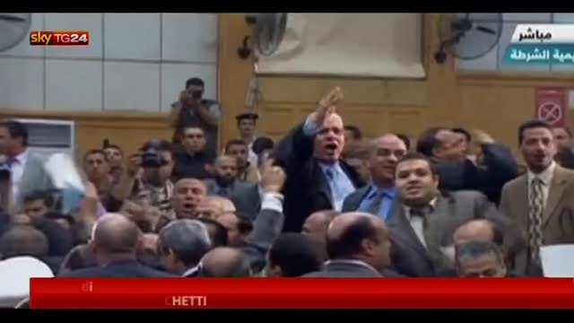 Mubarak torna alla sbarra ma giudice rinuncia al processo