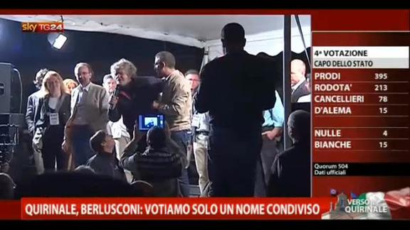 Grillo annuncia le dimissioni dal palco di Udine