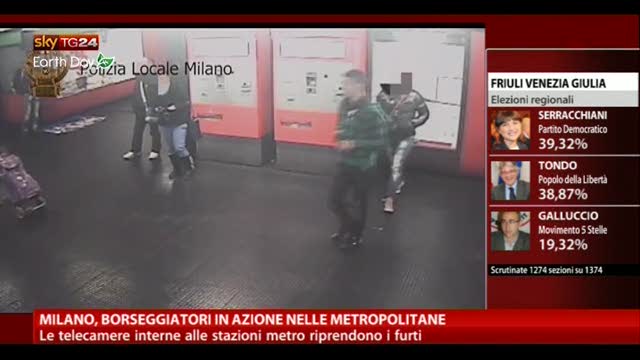 Milano, borseggiatori in azione nelle metropolitane