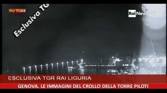 Genova, le immagini del crollo della torre piloti