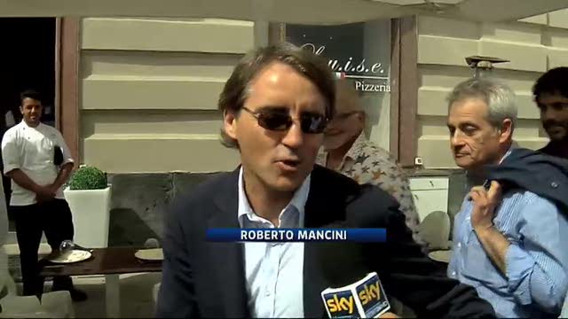 Mancini tra le vie di Napoli: "nella vita non si sa mai"